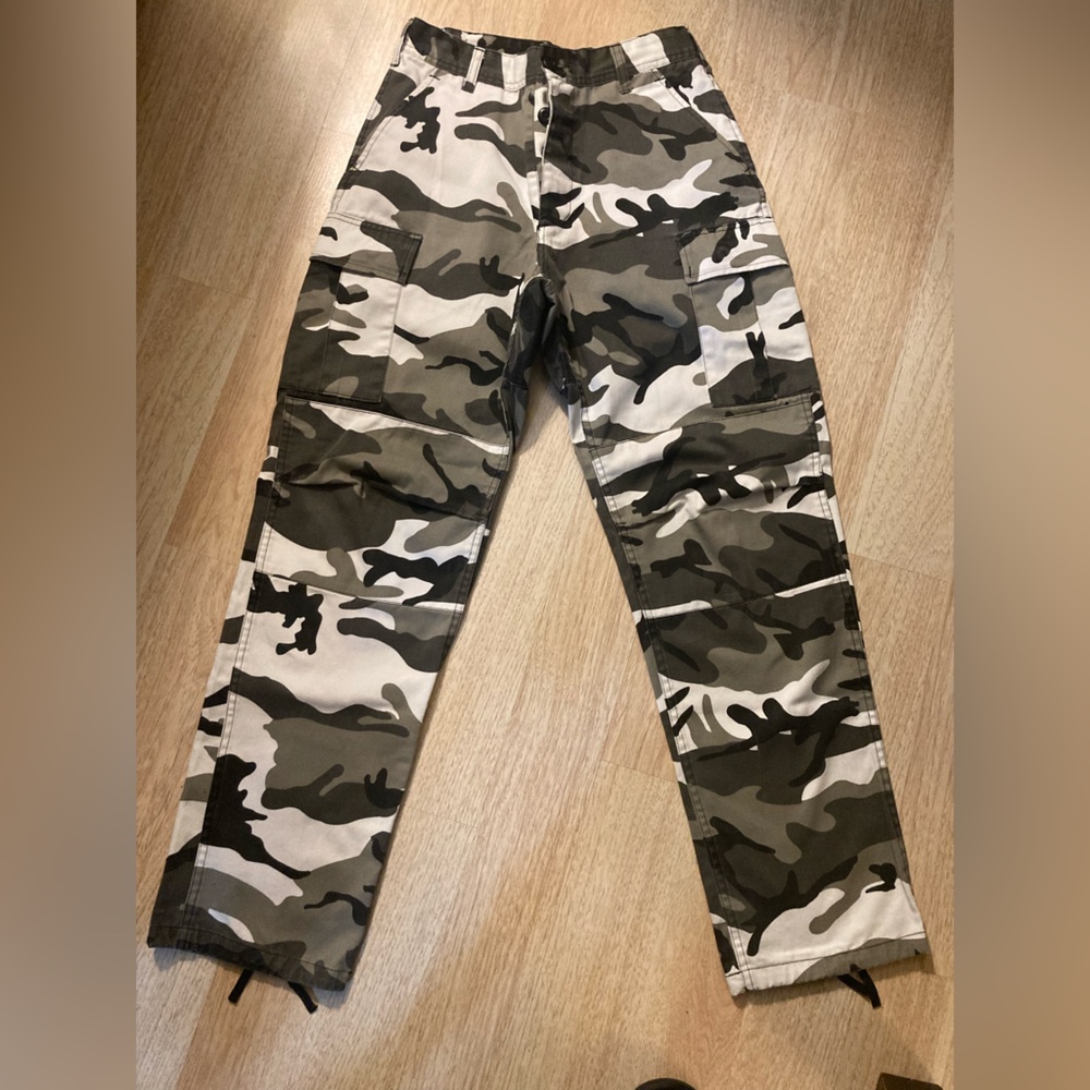 Camo utility pants, white/dark green